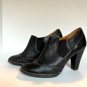 Sofft Black Leather Ankle Shoe with Heel